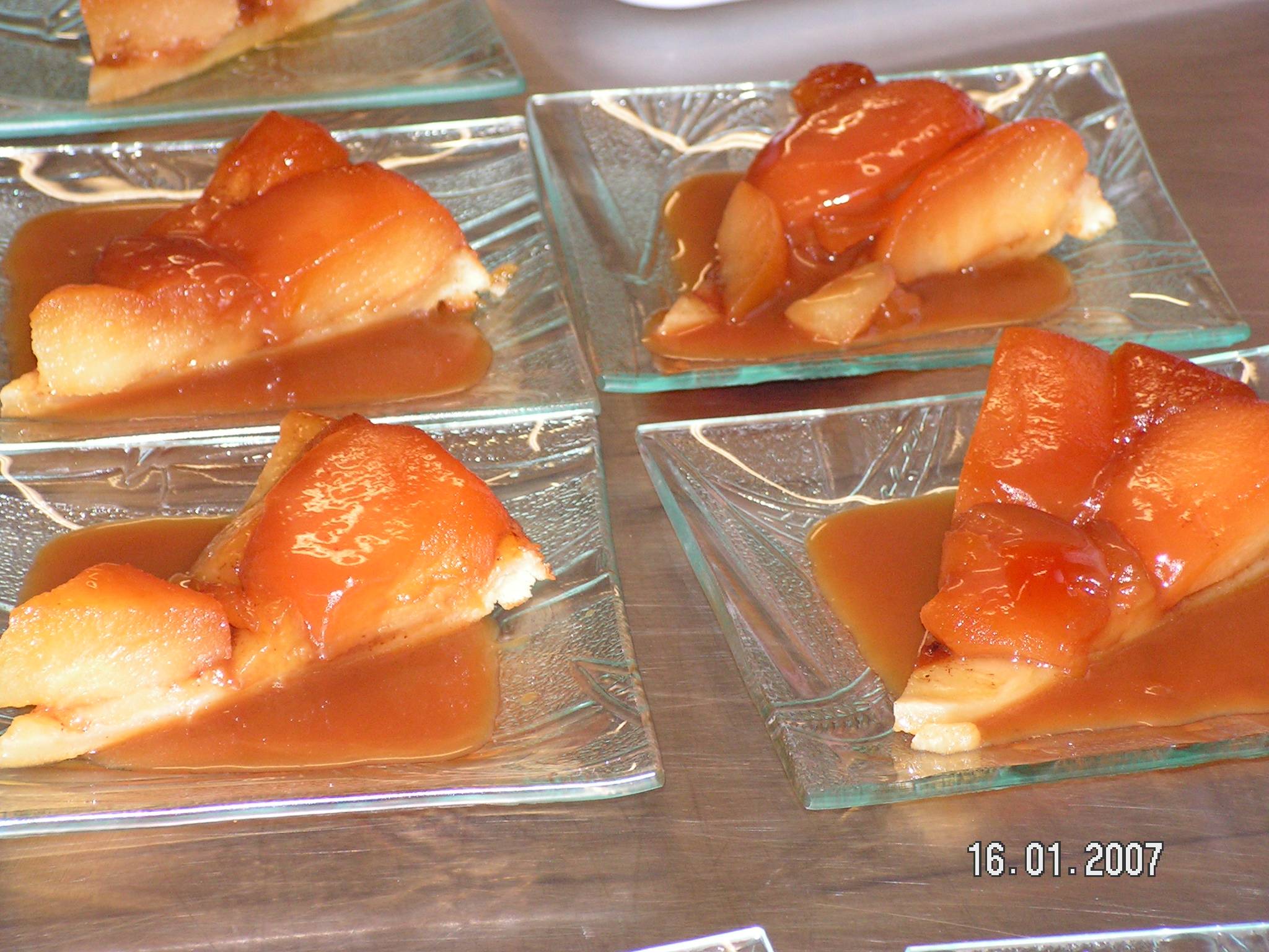 tarte_tatin_parts_sauce.jpg